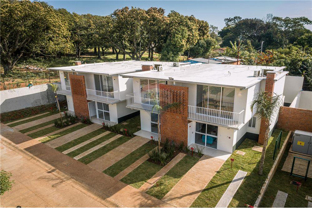 Casa - Alquiler - Luque, Central, Paraguay — foto 3