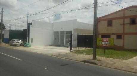 Amplio Local Comercial A Estrenar Sobre Madame Lynch