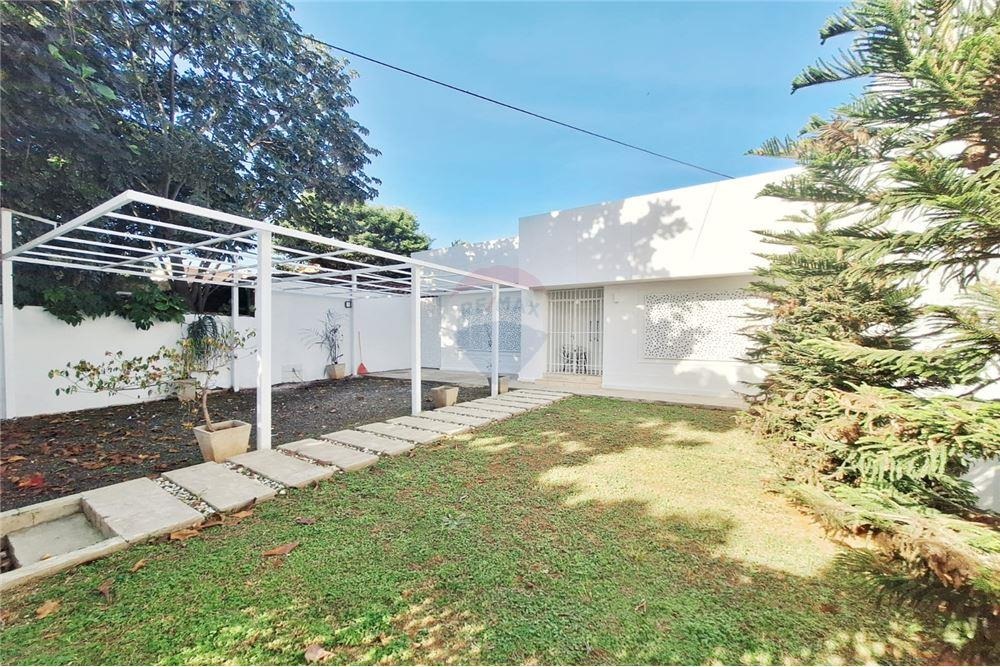 ALQUILO CASA PARA OFICINAS A PASOS DE SACRAMENTO Y MOLAS LOPEZ