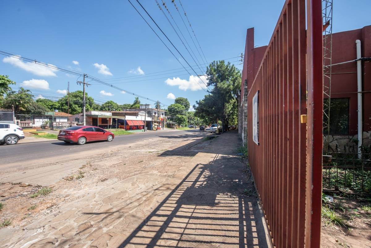 Alquilo salón comercial + depósito sobre ex ruta 1 — foto 3