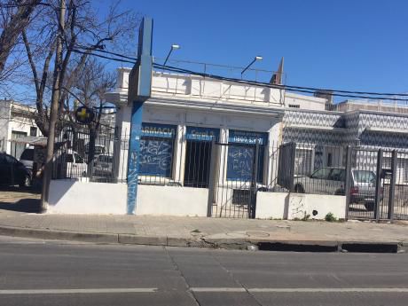 Local Comercial Esquina Sobre Propios Próximo Av. Italia