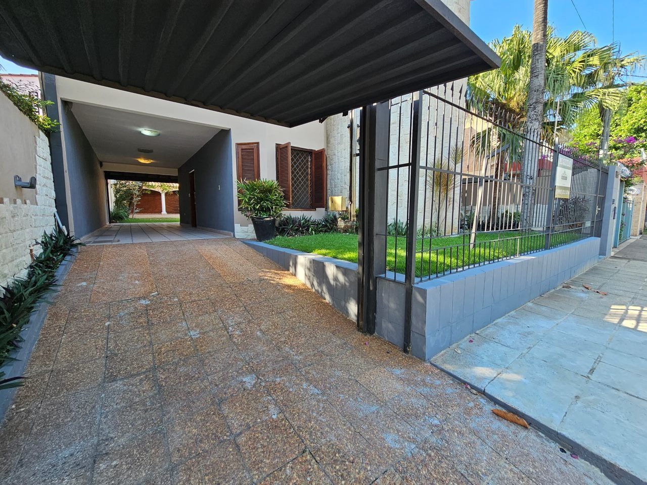 Alquiler Casa De 4 Dormitorios Con Piscina En Lambaré, Barrio Kennedy — foto 3