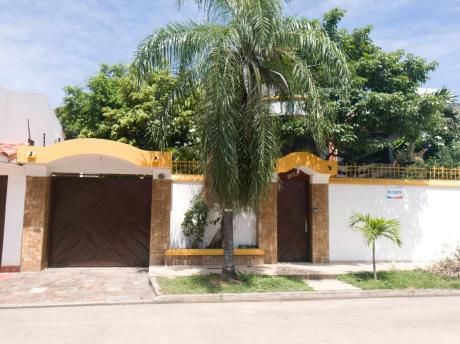Av. Santos Dumont $us. 220,000 Casa En Venta