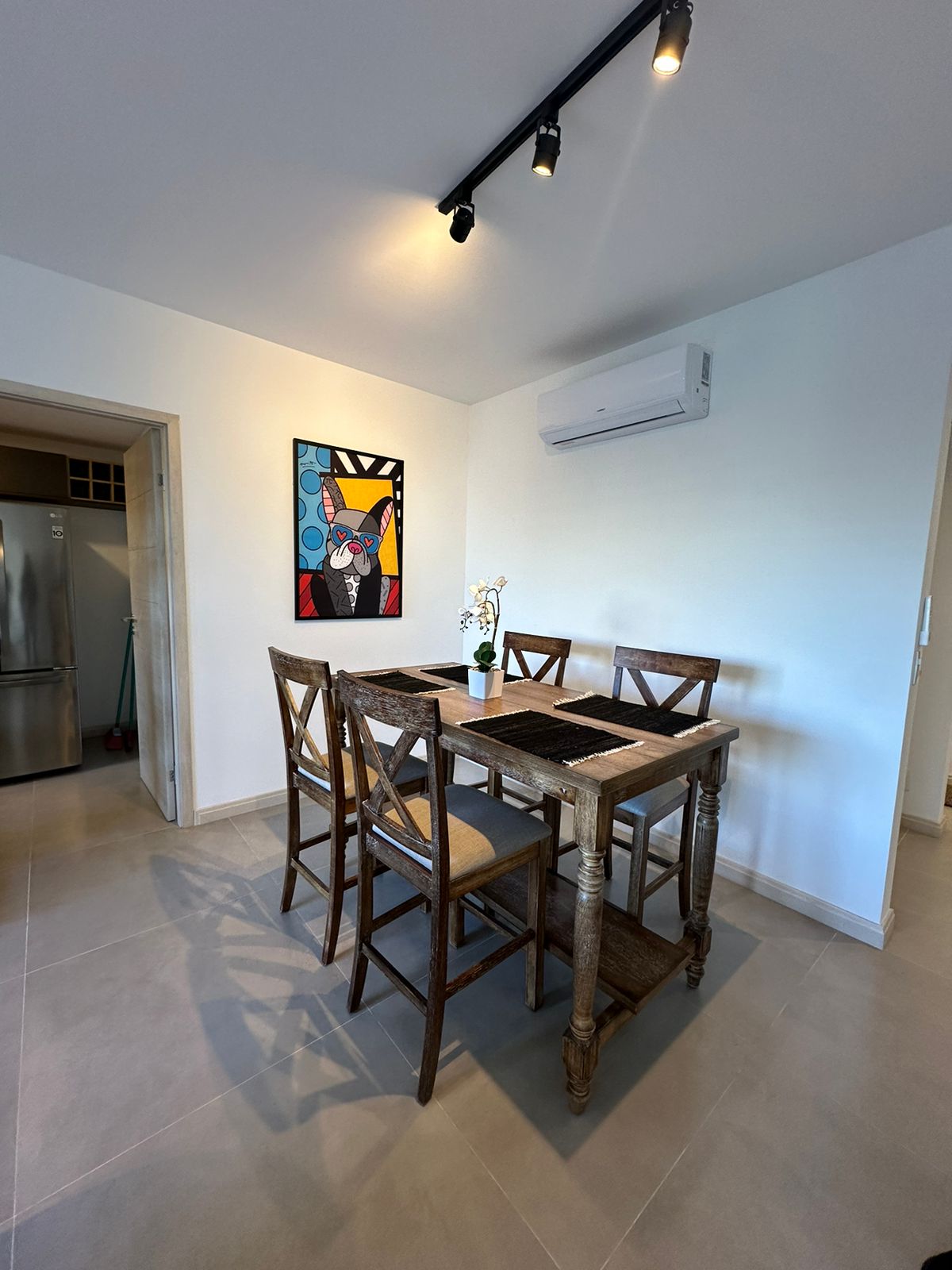 Alquilo Hermoso y Amplio Dpto Amoblado de 2 Habit en Suite — foto 3