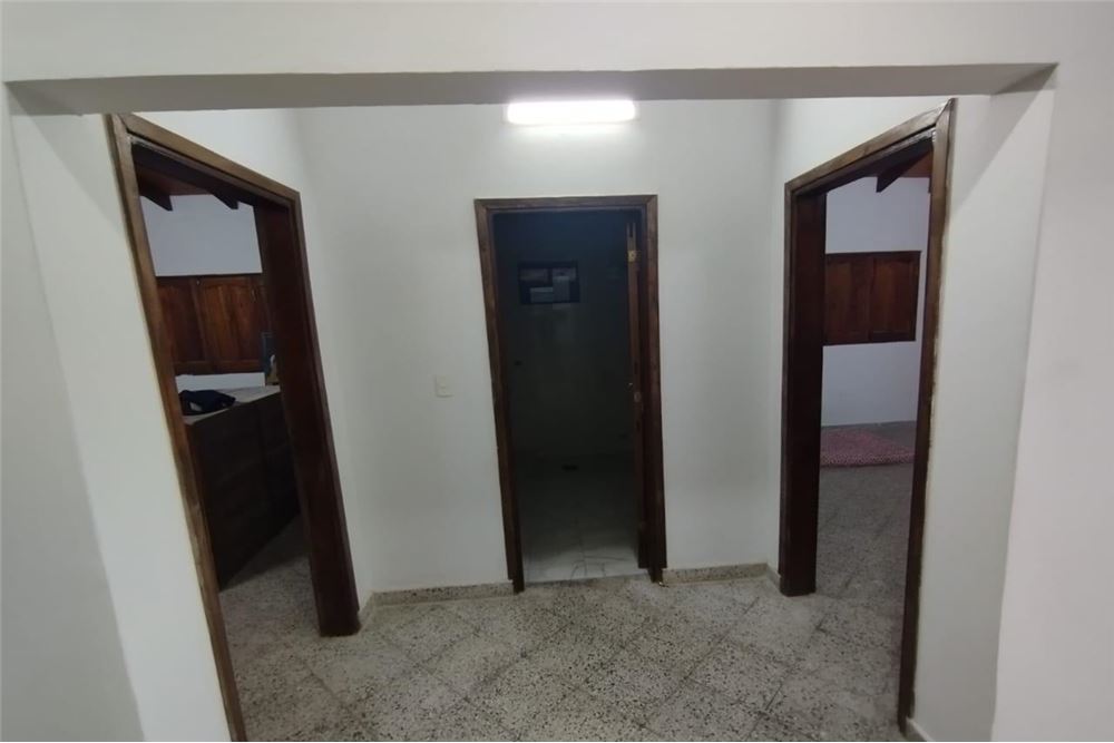 VENDO AMPLIA CASA EN SAN LORENZO     J.A — foto 3