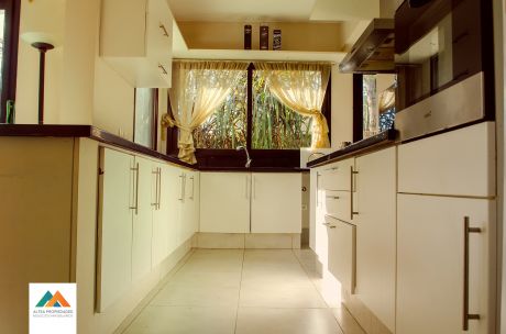 Hermosa Casa De Estilo Moderno, Barrio San Nicolás