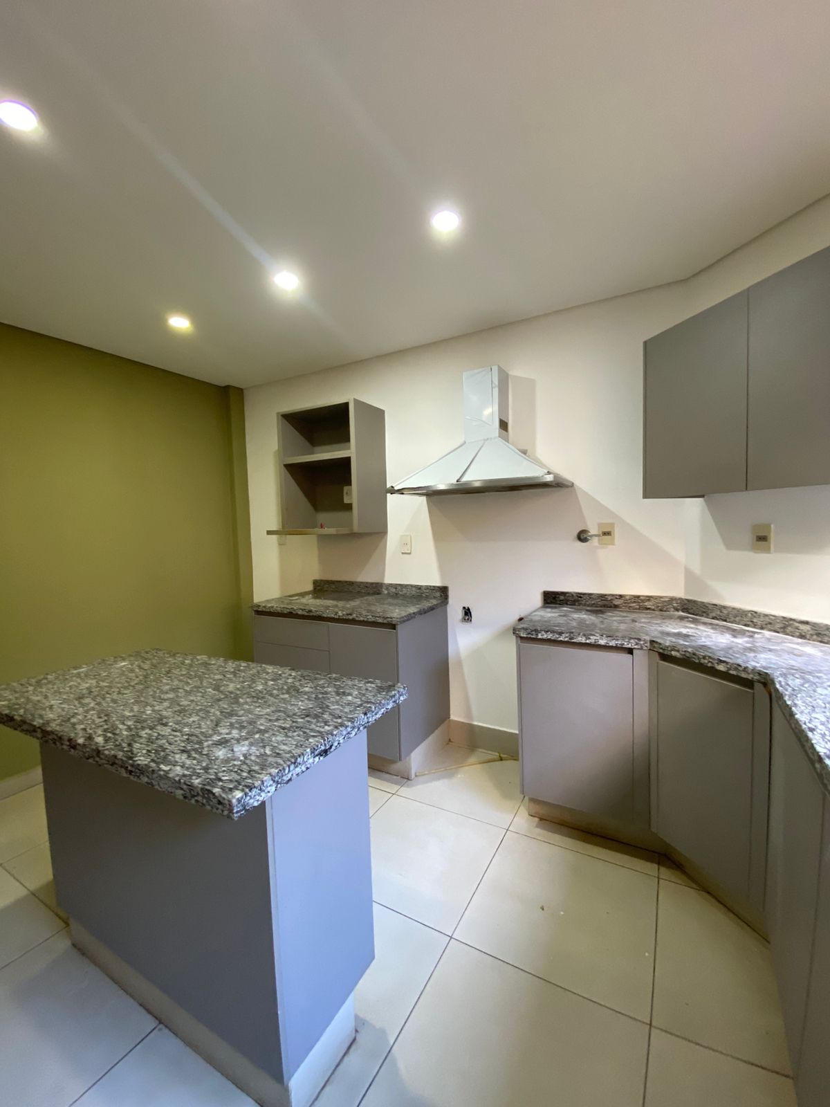 VENTA/ALQUILER DE CASA ZONA LUQUE — foto 3