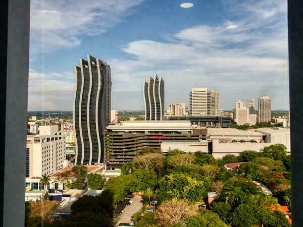 EN VENTA OFICINA DE 119 M2 CON 3 COCHERAS EN EL EJE CORPORATIVO, ASUNCION — foto 2