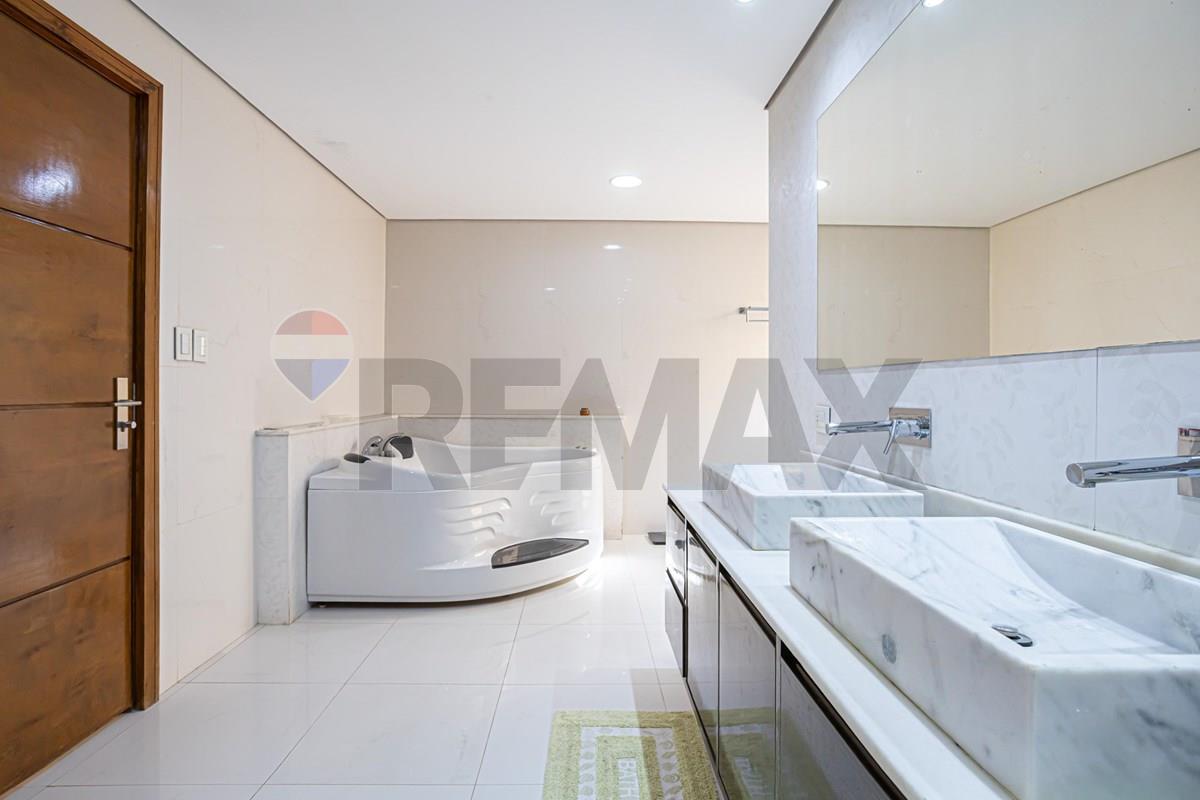 Vendo Residencia de Lujo en Barrio Mariscal Estigarribia — foto 3