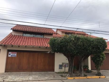 A Solo Pasos Del Colegio Americano.