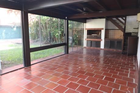 Alquilo Casa Barrio Villa Morra