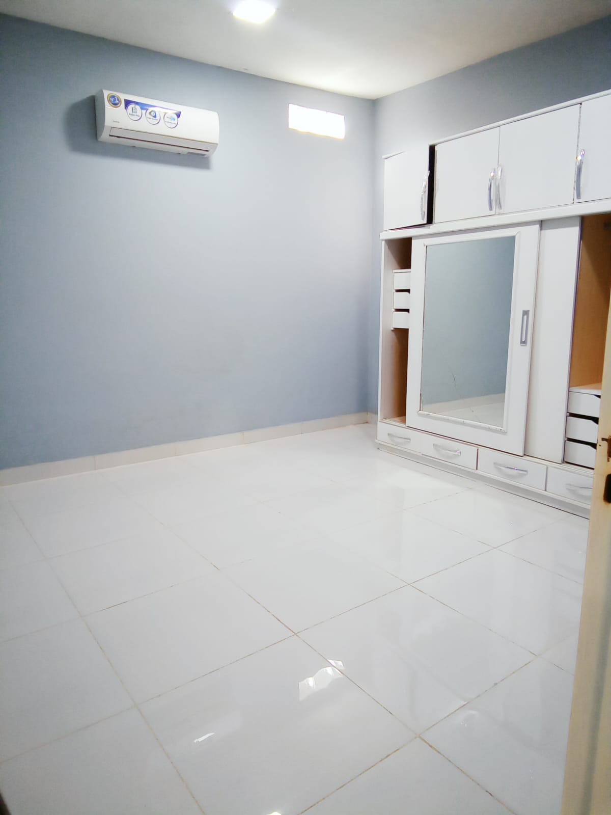 Alquilo Casa De 2 Dormitorios- Zona Super 6 Lambaré — foto 2