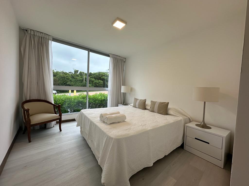 Departamento en alquiler con baja de precio en Punta Ballena