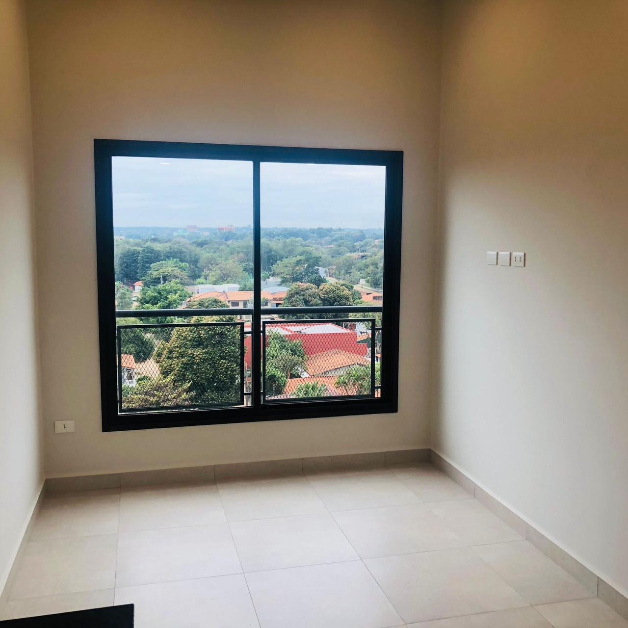 En venta departamento de 1 dormitorio con cochera en Fernando de la Mora — foto 2