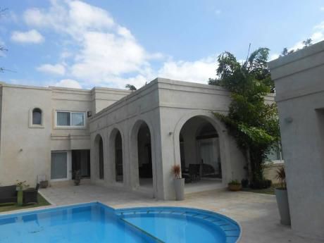 En El Urubo, Hermosa Casa En Venta O Alquiler. Amoblada O Sin Amoblar