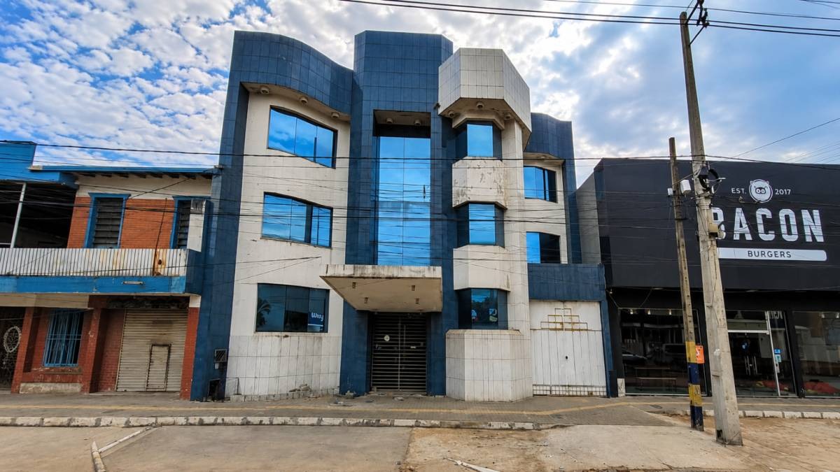 ALQUILO EDIFICIO CORPORATIVO EN EL CENTRO LUQUE — foto 3