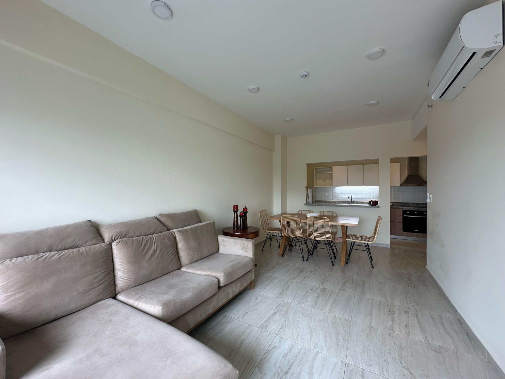 VENDO DEPTO AMOBLADO DE 2 DORMITORIOS ZONA LA CUADRITA — foto 2