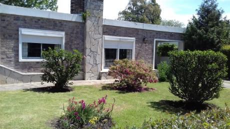 Casa De 3 Dormitorios En Lomas De Solymar A Metros Del Mar