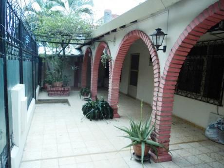 Casa Independiente En Alquiler Sobre Av Zona Parque Urbano.