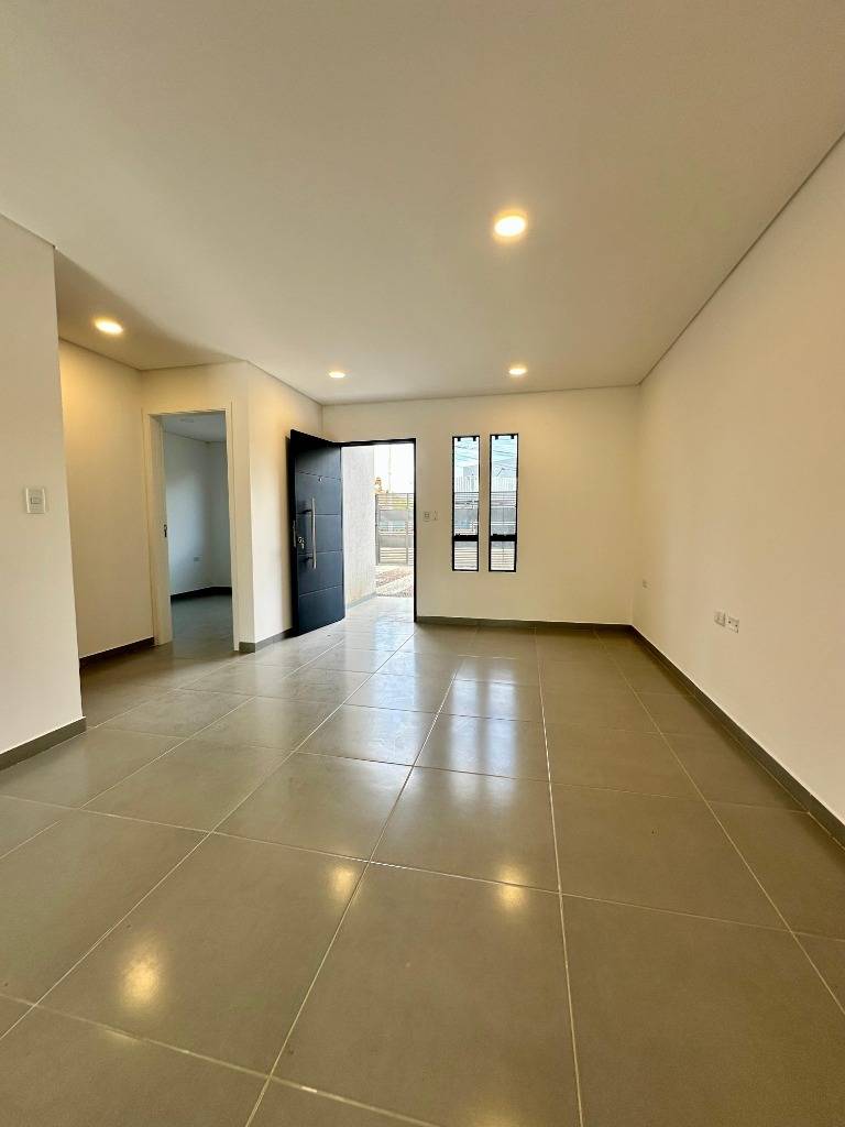 DUPLEX A ESTRENAR EN 1ER BARRIO DE LUQUE A METROS DE RUTA LUQUE - LIMPIO — foto 3