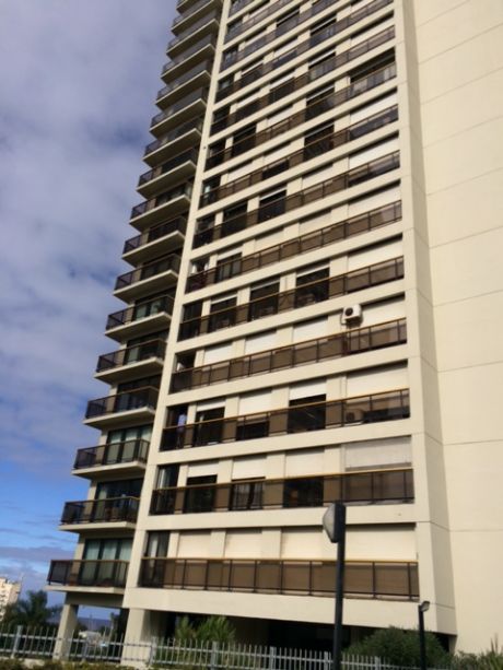 Frente Al Mar, Con Piscina Y Gimnasio, Moderno