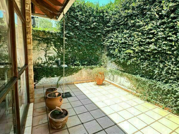 VENDO HERMOSA Y AMPLIA CASA EN ENCARNACION — foto 3
