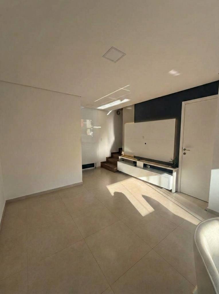 ALQUILO DUPLEX EN LAURELTY LUQUE — foto 3