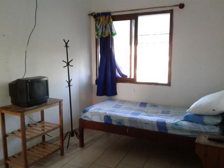 Habitación Amoblada Bs. 900 Cerca De La Gobernación