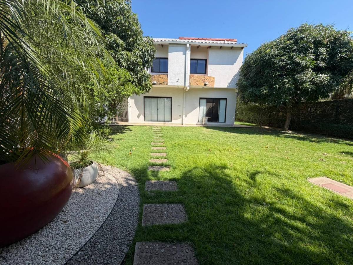 Casa en alquiler en Urubó