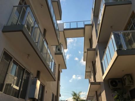 Edificio Sobre La Av. Pirai Entre 5to Y 6to Anillo
