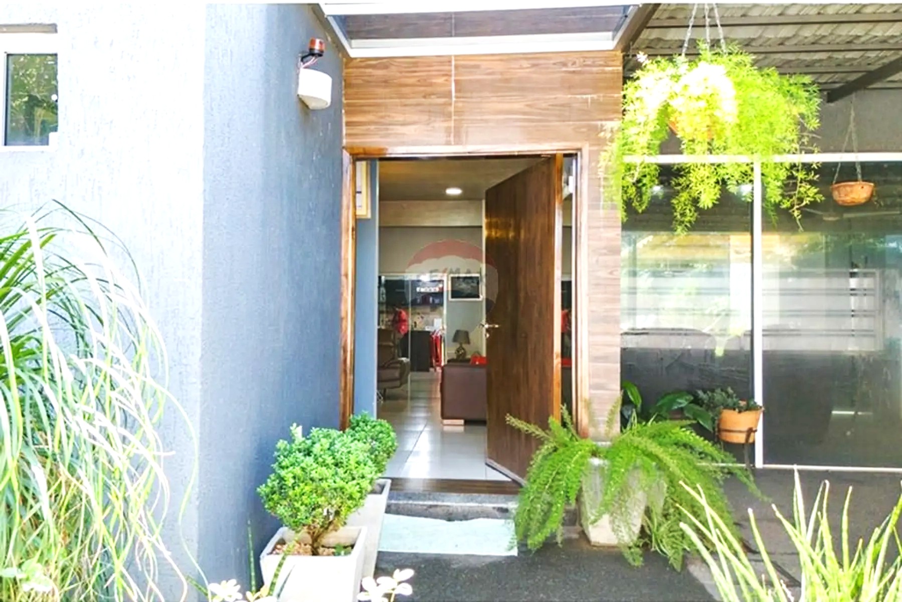Residencia Moderna con Piscina | Itauguá Centro — foto 3