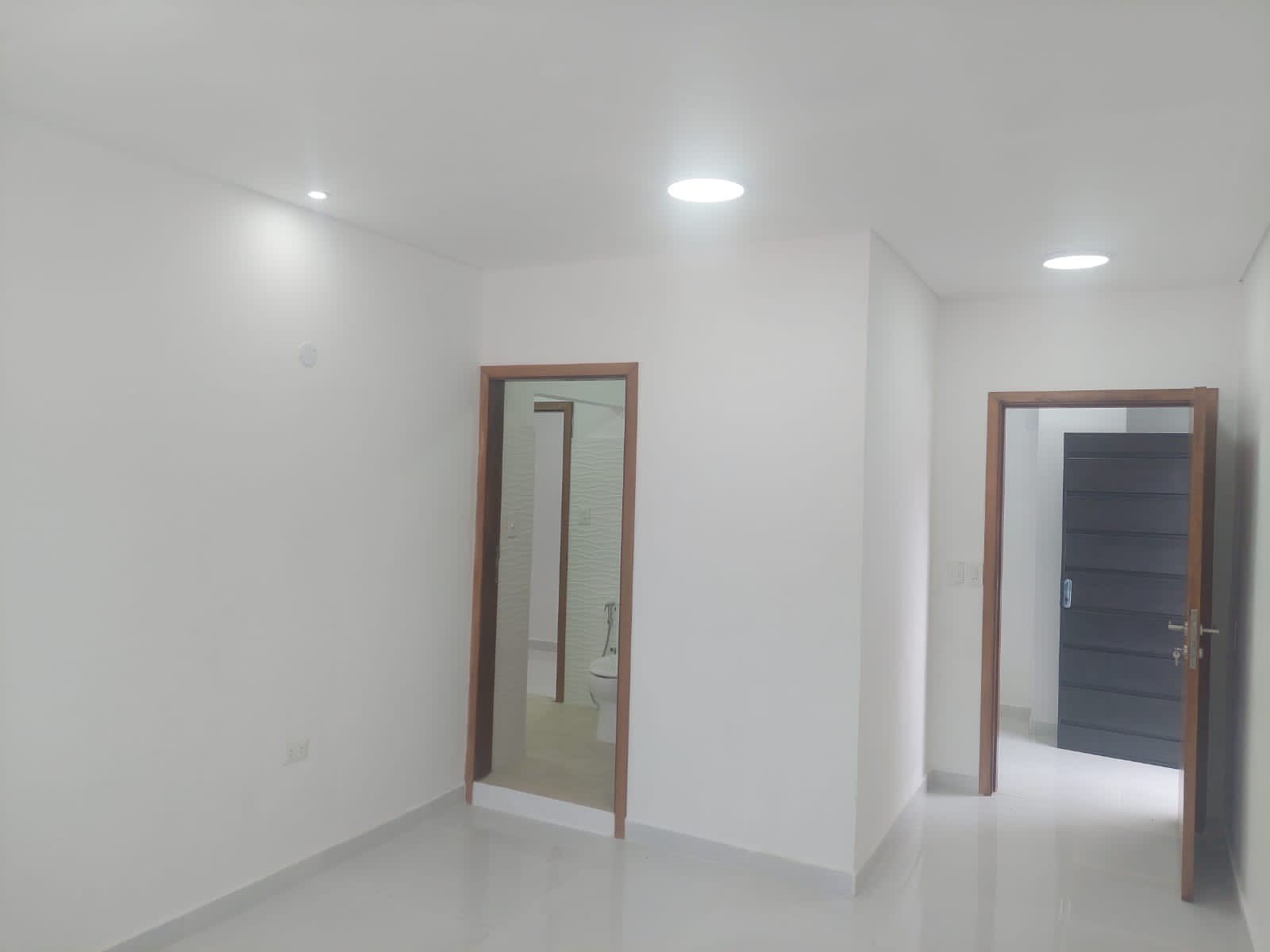 *ALQUILO DUPLEX DOS DORMITORIOS NUEVO EN BARRIO PANAMBIRETA, LAMBARÉ* — foto 3