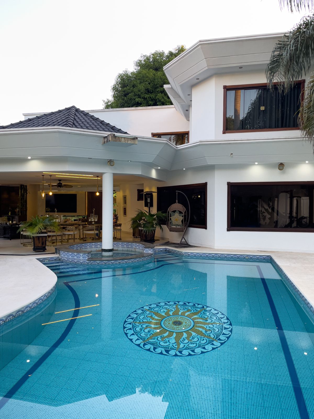 VENDO GRAN RESIDENCIA EN 3 NIVELES. — foto 2