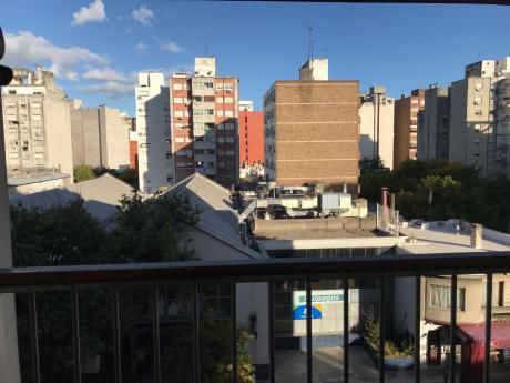 Muy Bien Ubicado Próximo A La Rambla