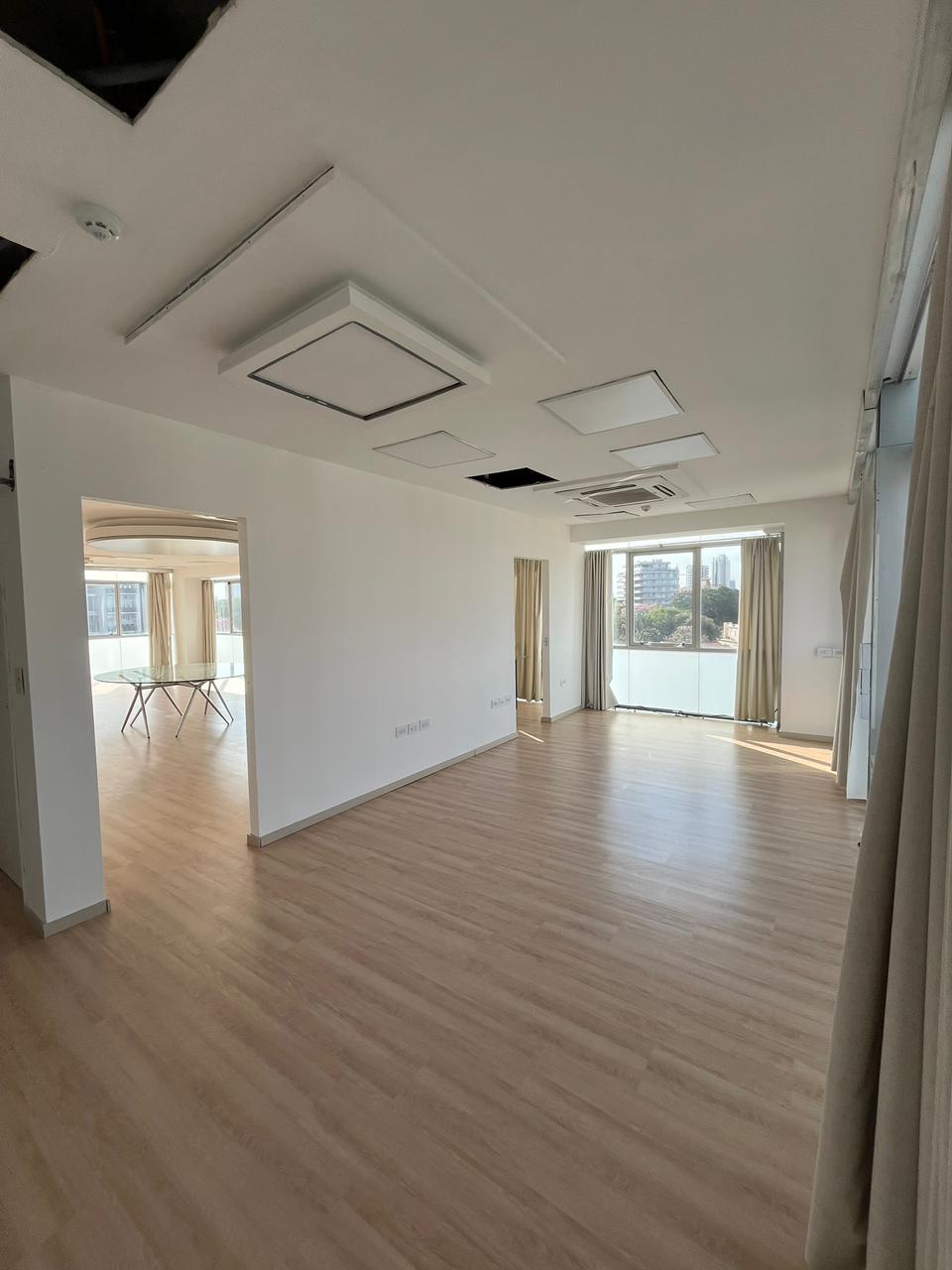 ZONA SHOPPING LA GALERÍA EN ALQUILER OFICINA DE 330 M2 CON 5 COCHERAS — foto 2