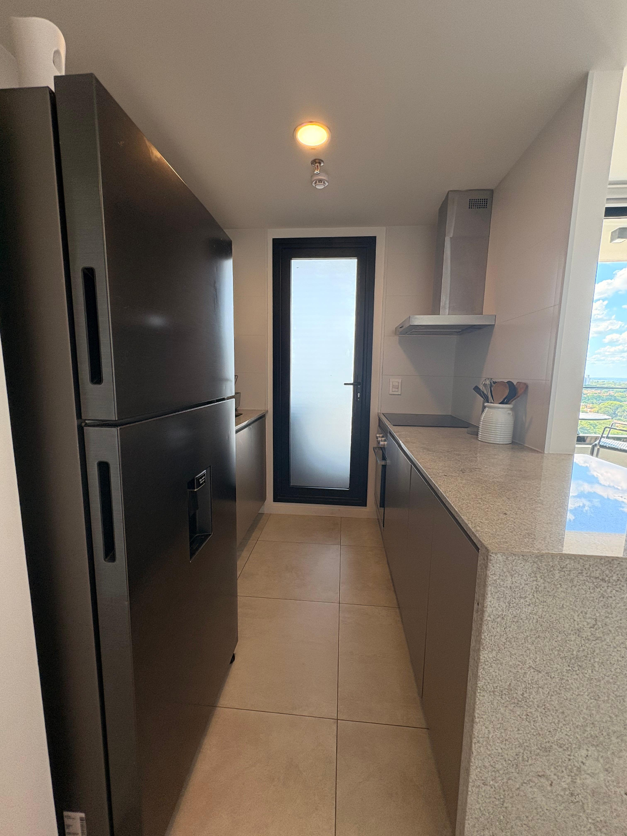 AVDA. SANTÍSIMA TRINIDAD, EN ALQUILER DEPTO DE 1 DORMITORIO AMOBLADO — foto 3