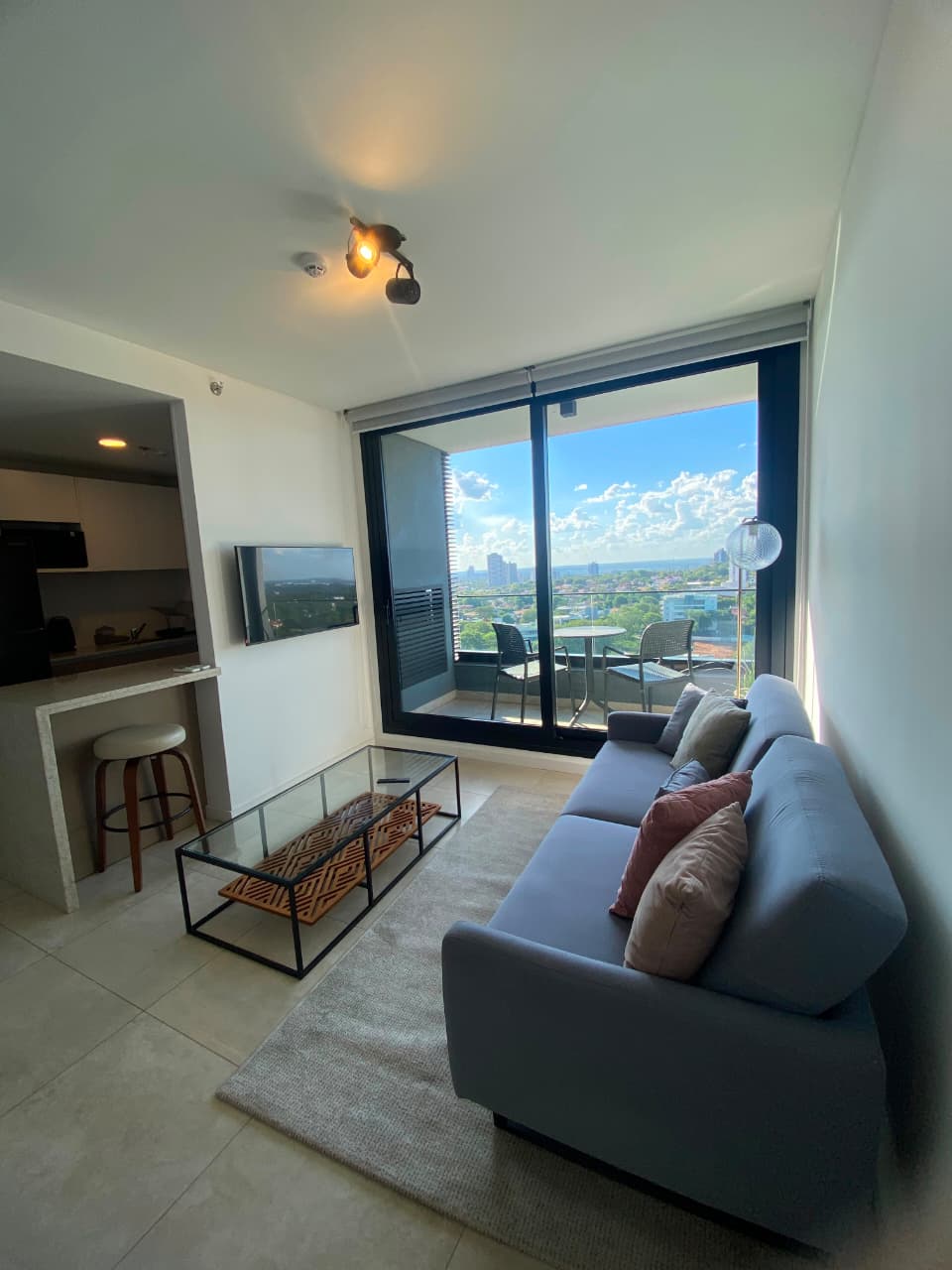 DEPARTAMENTO EN ALQUILER. EDIFICIO FEEL — foto 2
