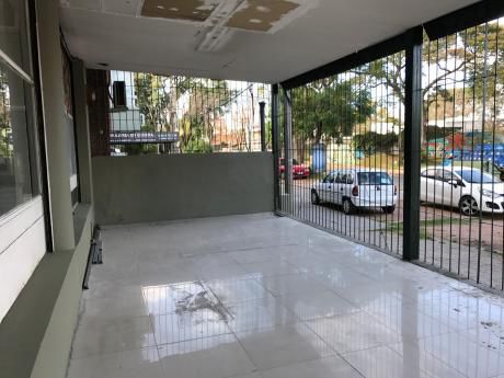 Excelente Esquina 2 Avenidas