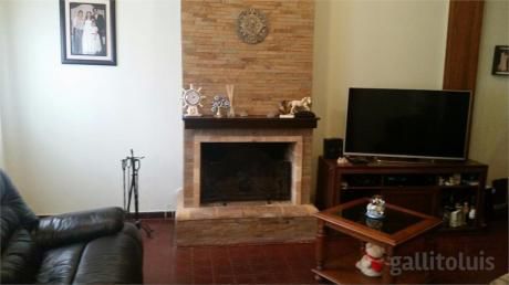 Excelente Casa Próximo A Urquiza Y 8 De Octubre.-