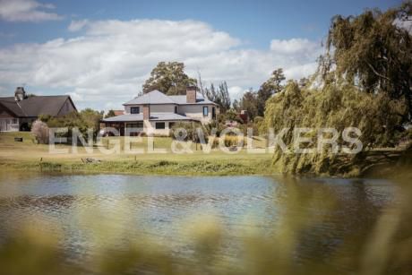 Casa Con Hermosa Vista Al Lago
