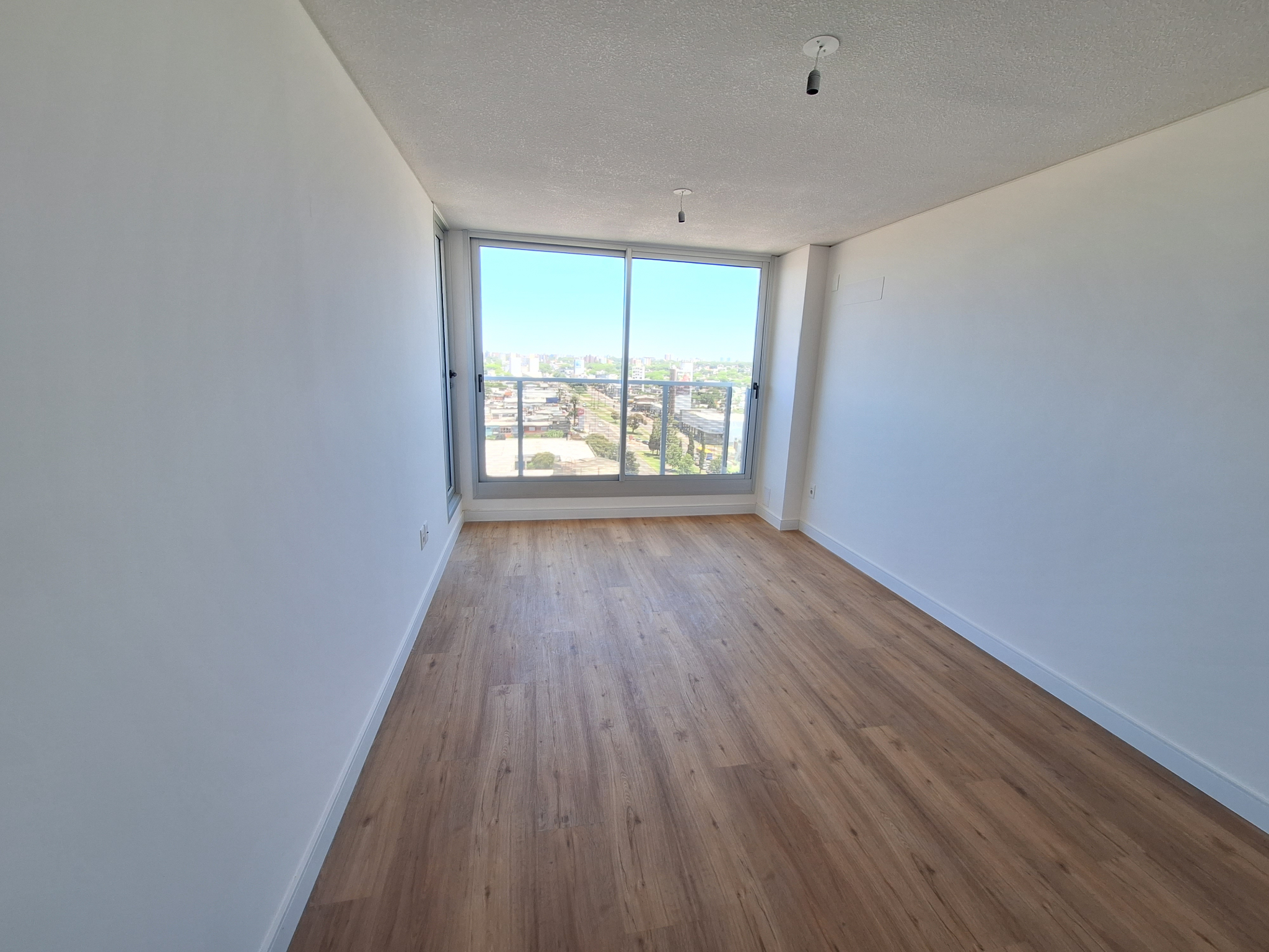 Excelente Apartamento En Malvin, 2 Dormitorios. Alquiler. Con Gge.