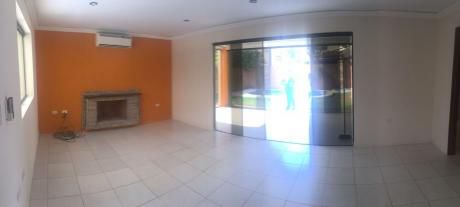 Alquilo Amplia Casa C/ Piscina En Condominio / Luque