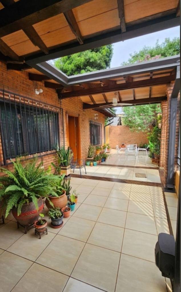 VENDO HERMOSA CASA FAMILIAR EN LUQUE — foto 2