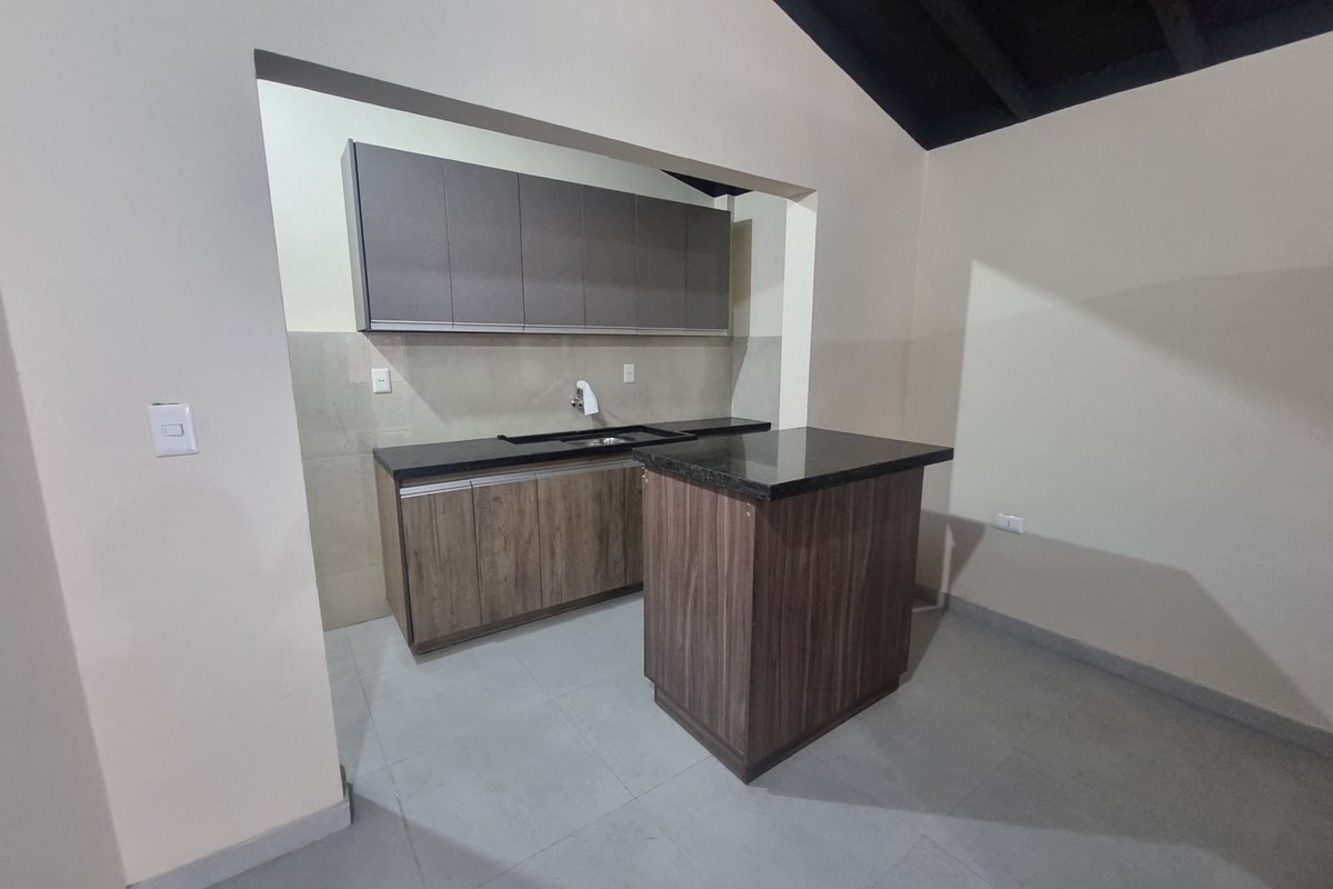 Casa-Alquiler-San Cristóbal, Asunción — foto 3