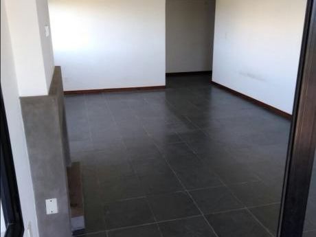 Hermosa Casa 3 Dormitorios 3 Baños En Alquiler