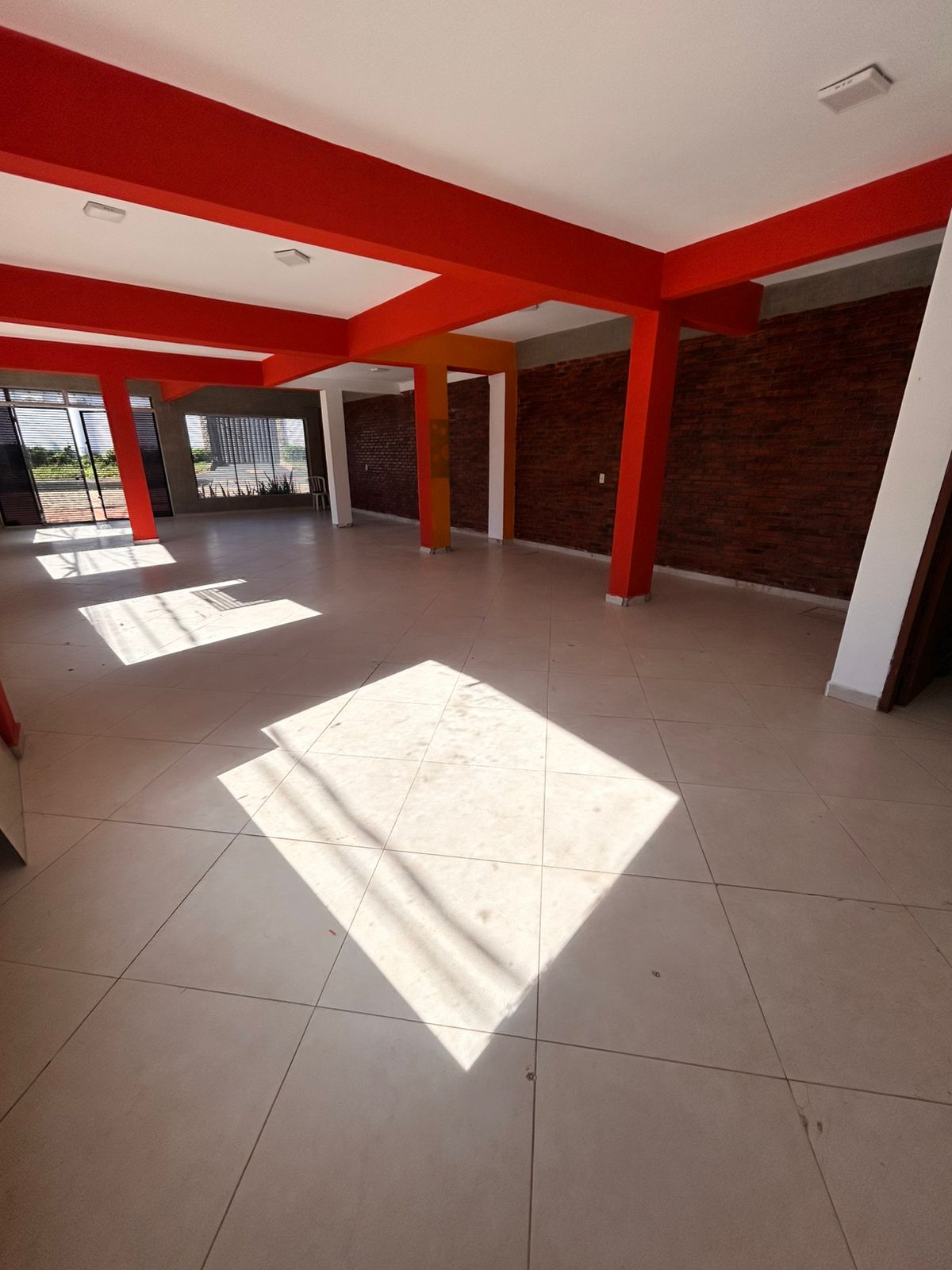 Salon En Alquiler - Lambare! — foto 3