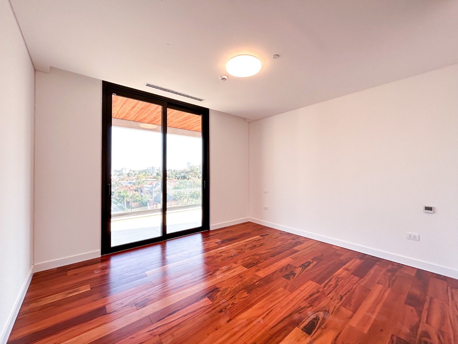 Departamento en alquiler - Barrio Ycua Sati 185m2 — foto 3