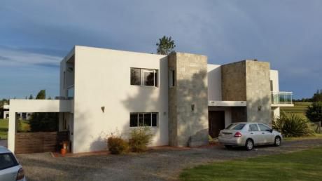 Barrio Privado La Tahona: Chalet Para Entrar: A 10" De Montevideo