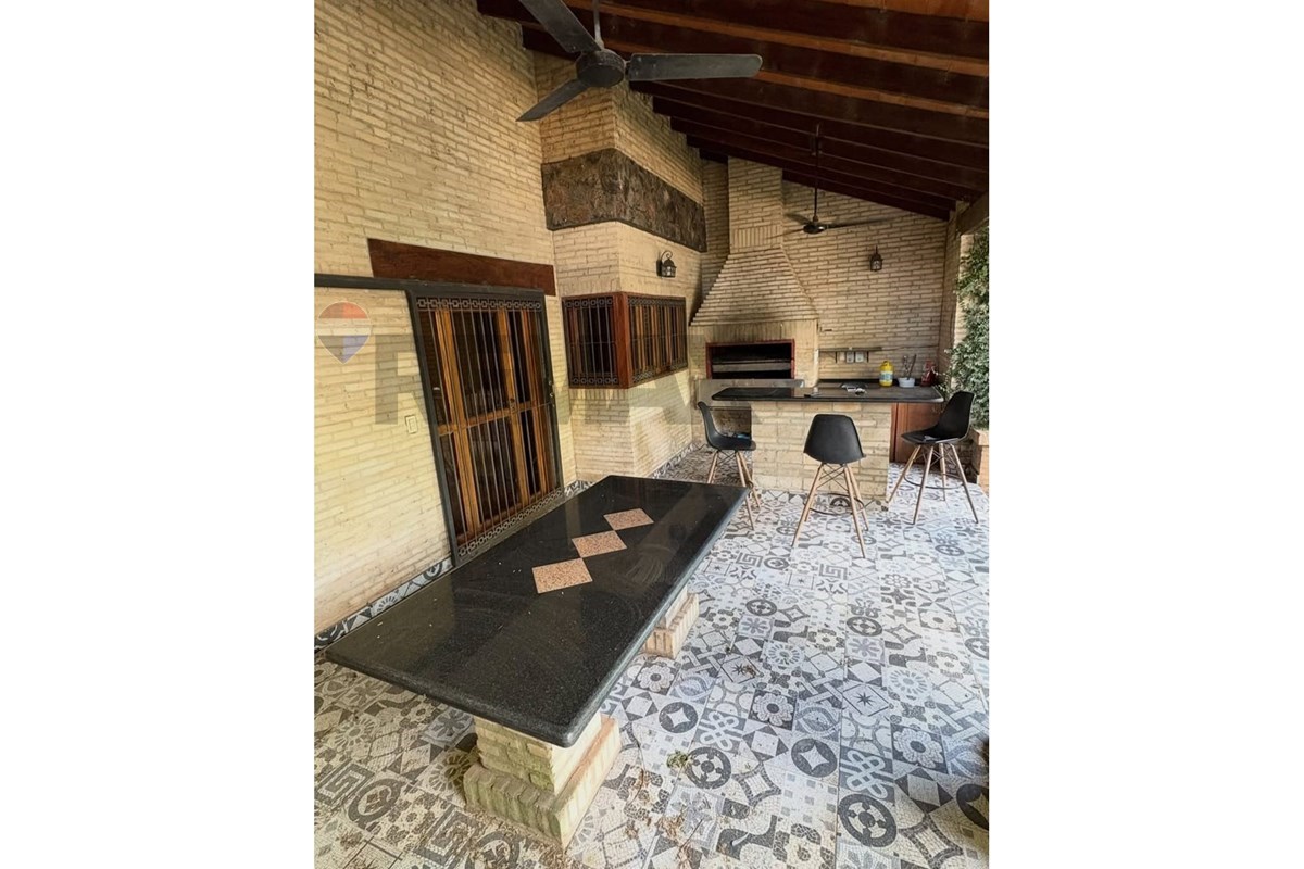 Casa - Alquiler - Luque, Central, Paraguay — foto 2