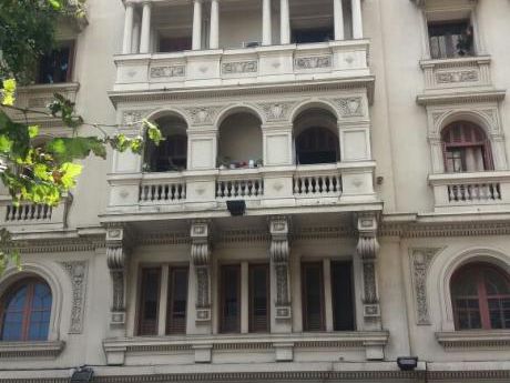 Edificio Espectacular. Apartamento De Buena Calidad A Reciclar